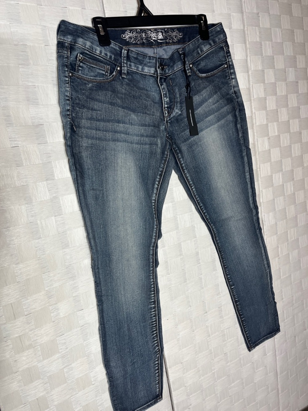 Express Women's Skinny Low rise Jeans in Dark Blue Wash Size 10 Short